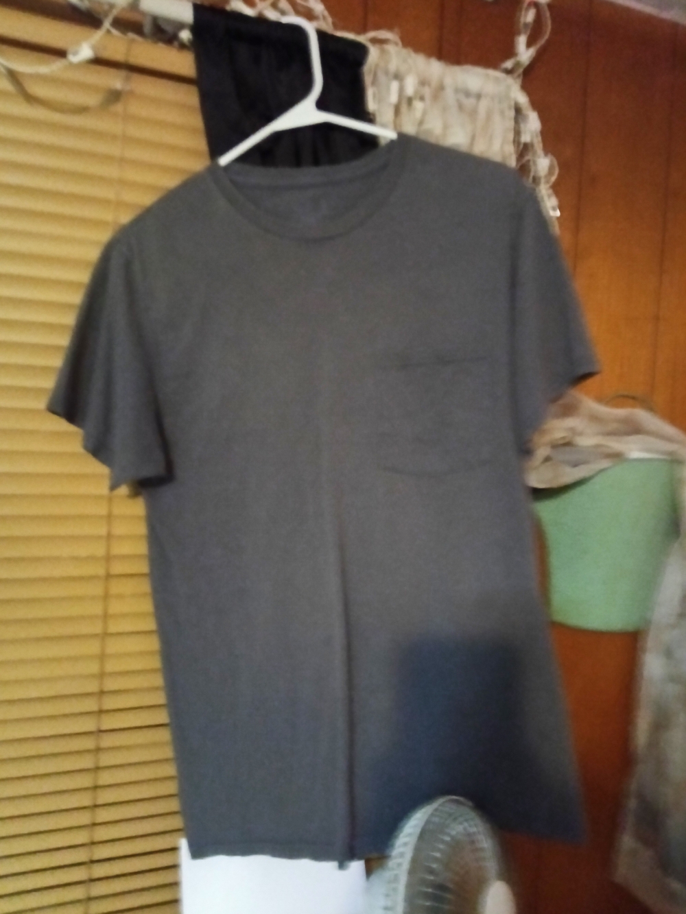 Classic Men's Crew Neck Pocket T-Shirt - Charcoal